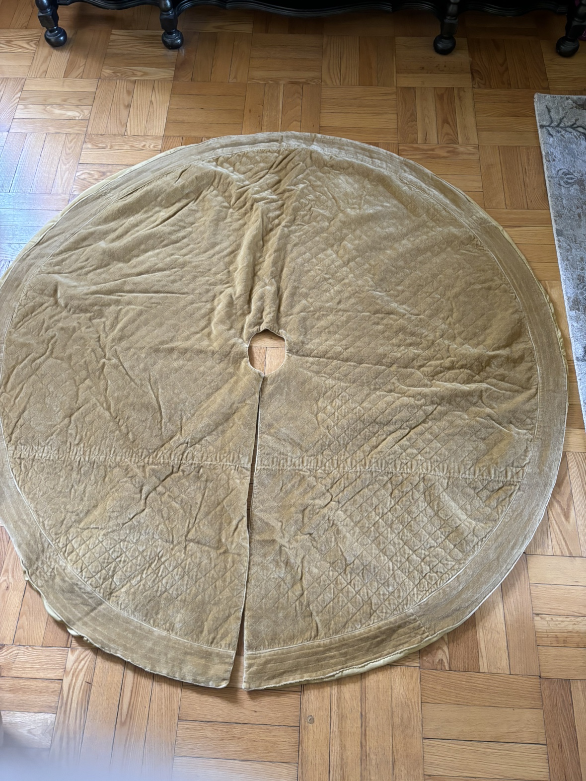 Christmas tree skirt thumbnail