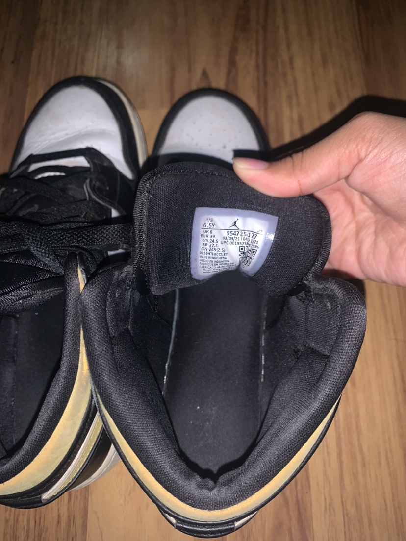 jordan 1 mid black yellow - photo 2