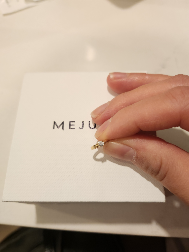 Mejuri single sapphire 14k gold hoop image indicator(3)