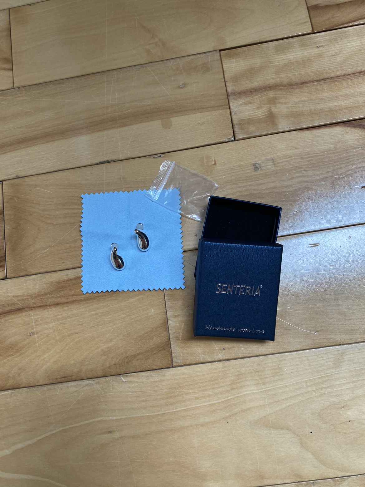 Earrings thumbnail