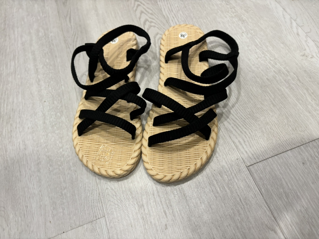 women cross strap  flat sandal  new - photo 2