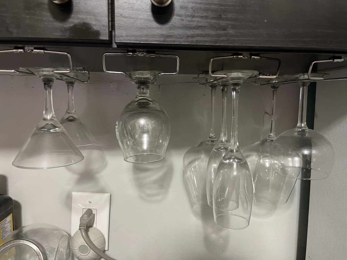 Glassware (9 pieces) thumbnail
