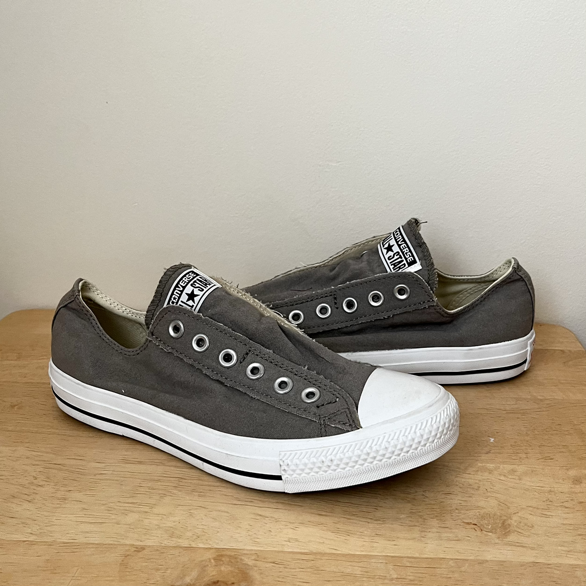 Converse slip ons🧡