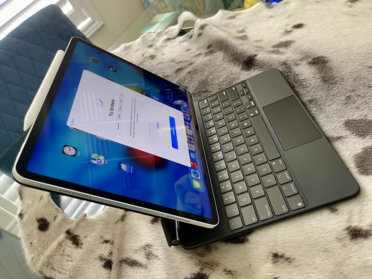 Apple iPad Pro 12.9” 4th Gen 256Gb, Apple Keyboard, Apple Pencil image indicator(4)