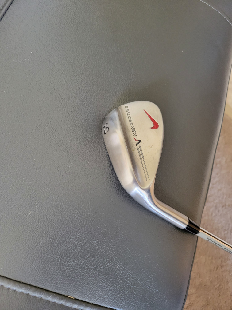 Adult Left Hand Clubs, bag and lots of balls and tees image indicator(7)