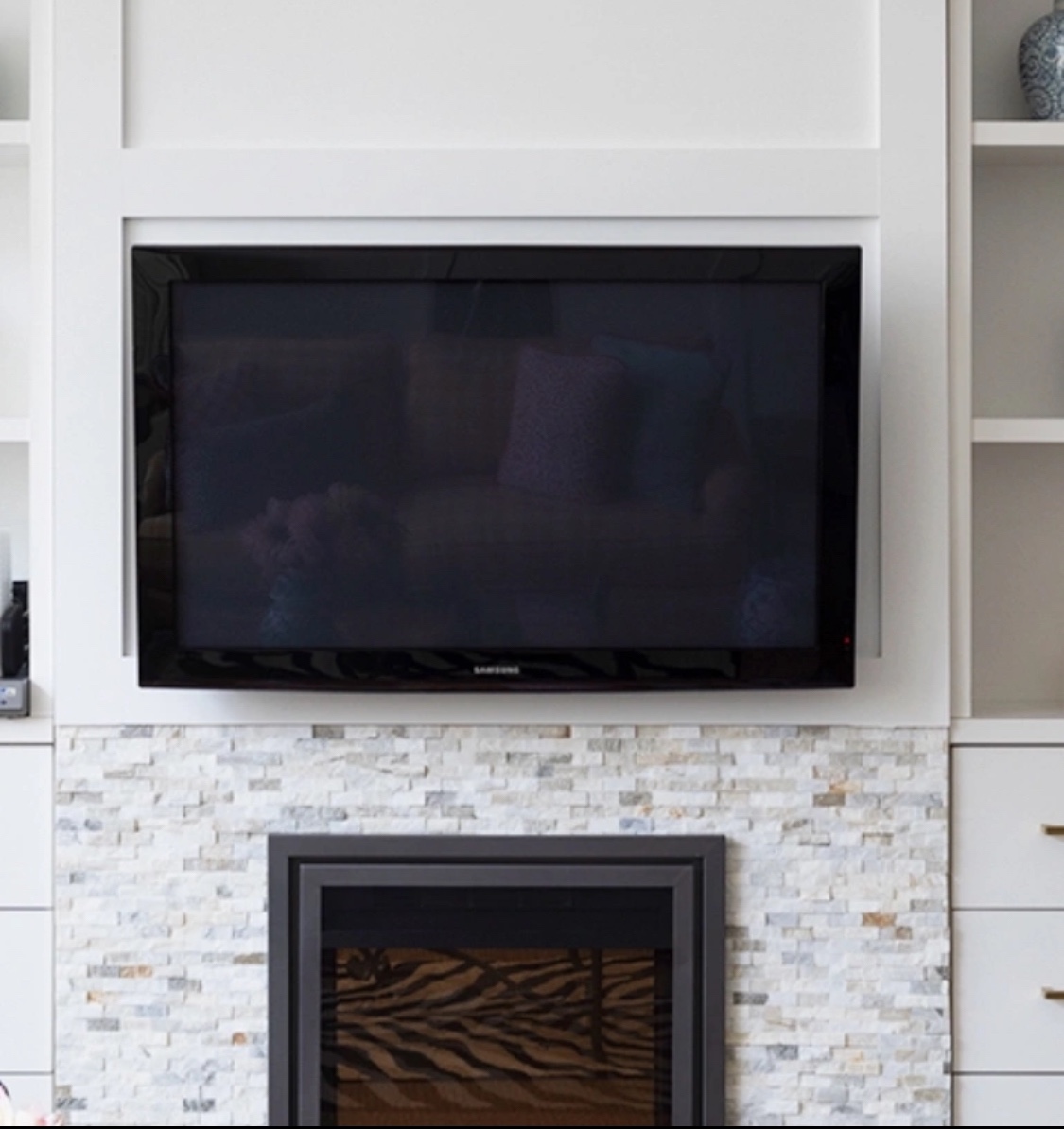 42” Samsung plasma TV (not smart TV ) + Chromecast image indicator(2)