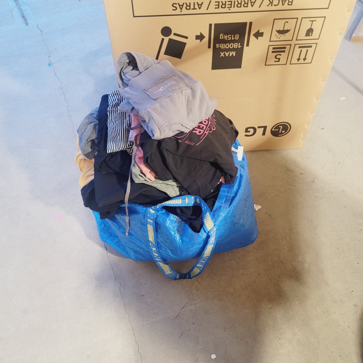 2 boxes of women's clothes - photo 2