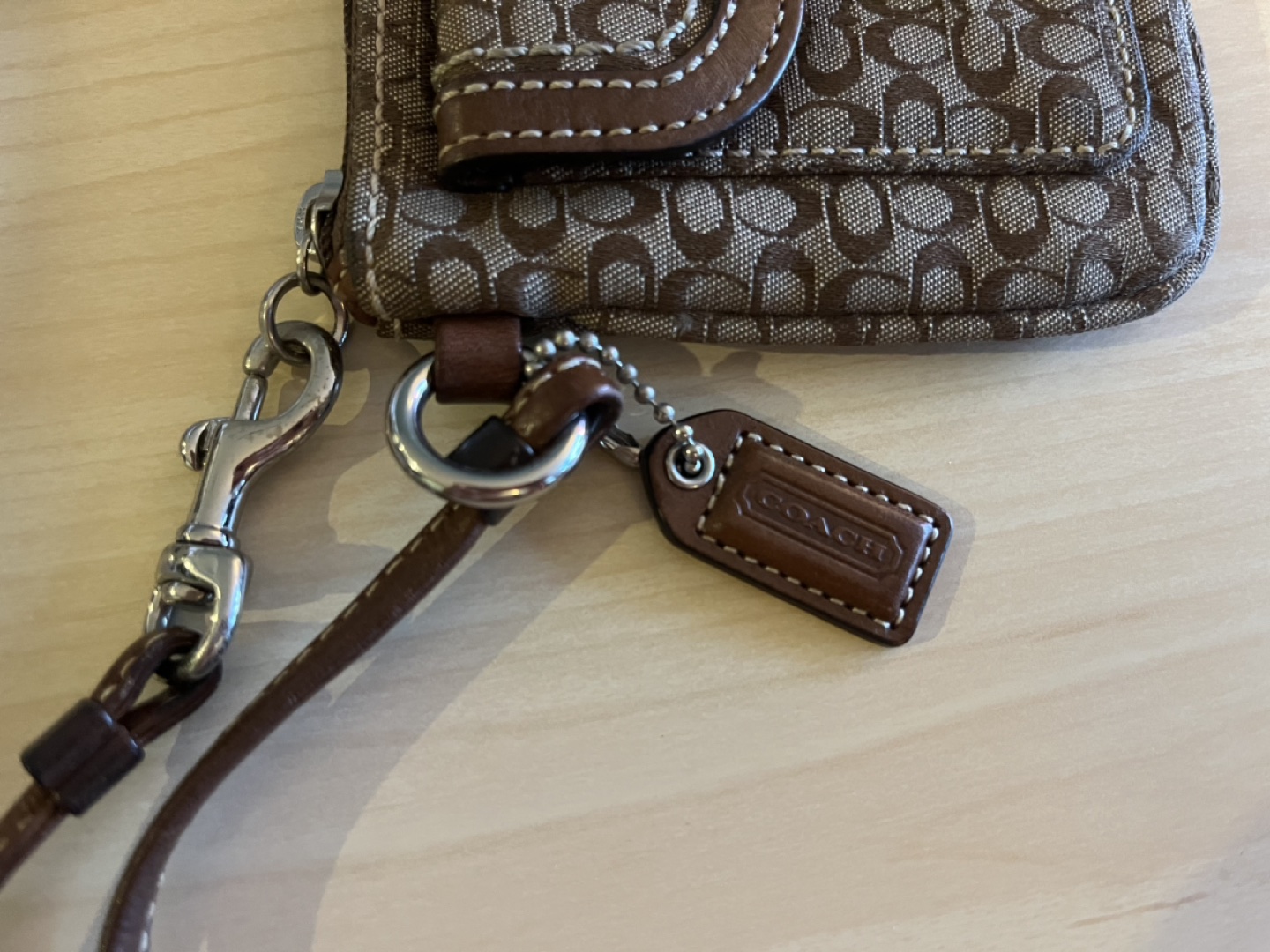 Coach wristlet with box (two compartments) image indicator(4)