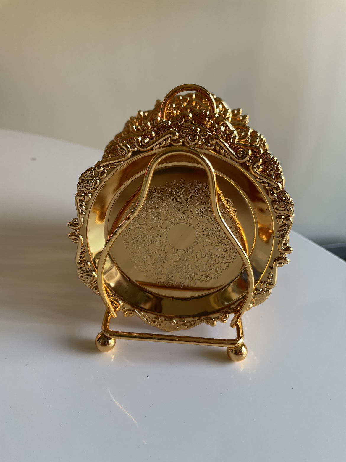 Gold plated metal coasters with holder - set of 6 (NEW)