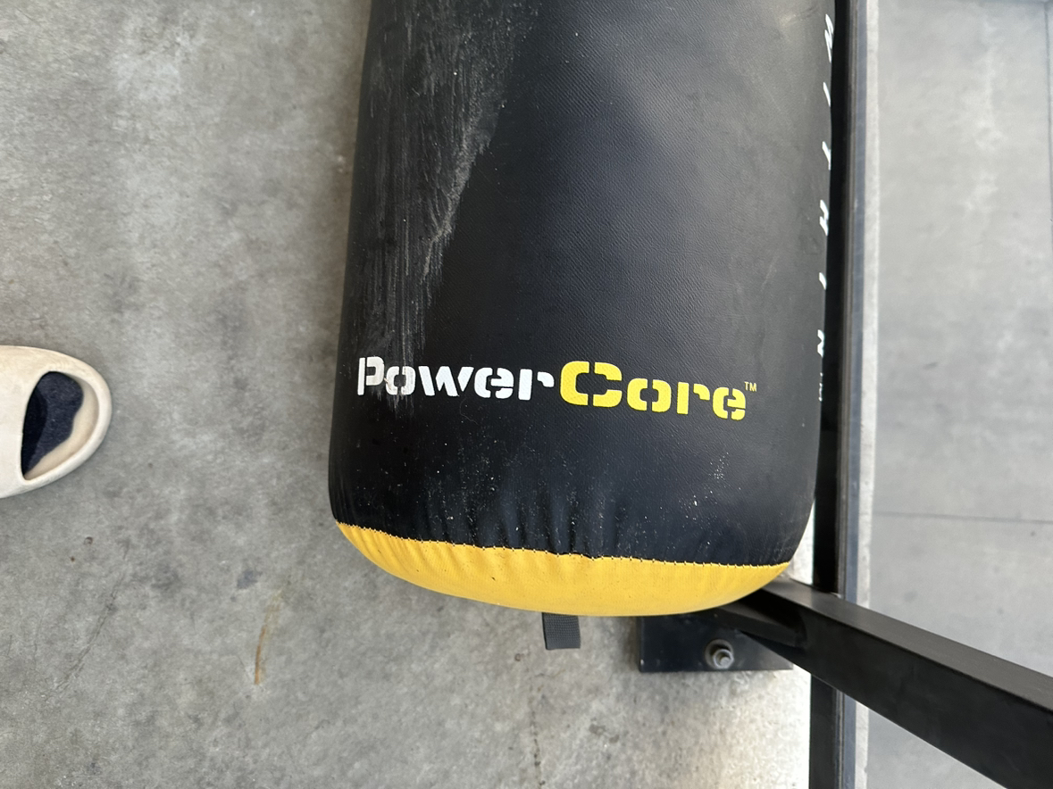 Everlast 100lbs Power Core Punching bag & Stand - photo 3