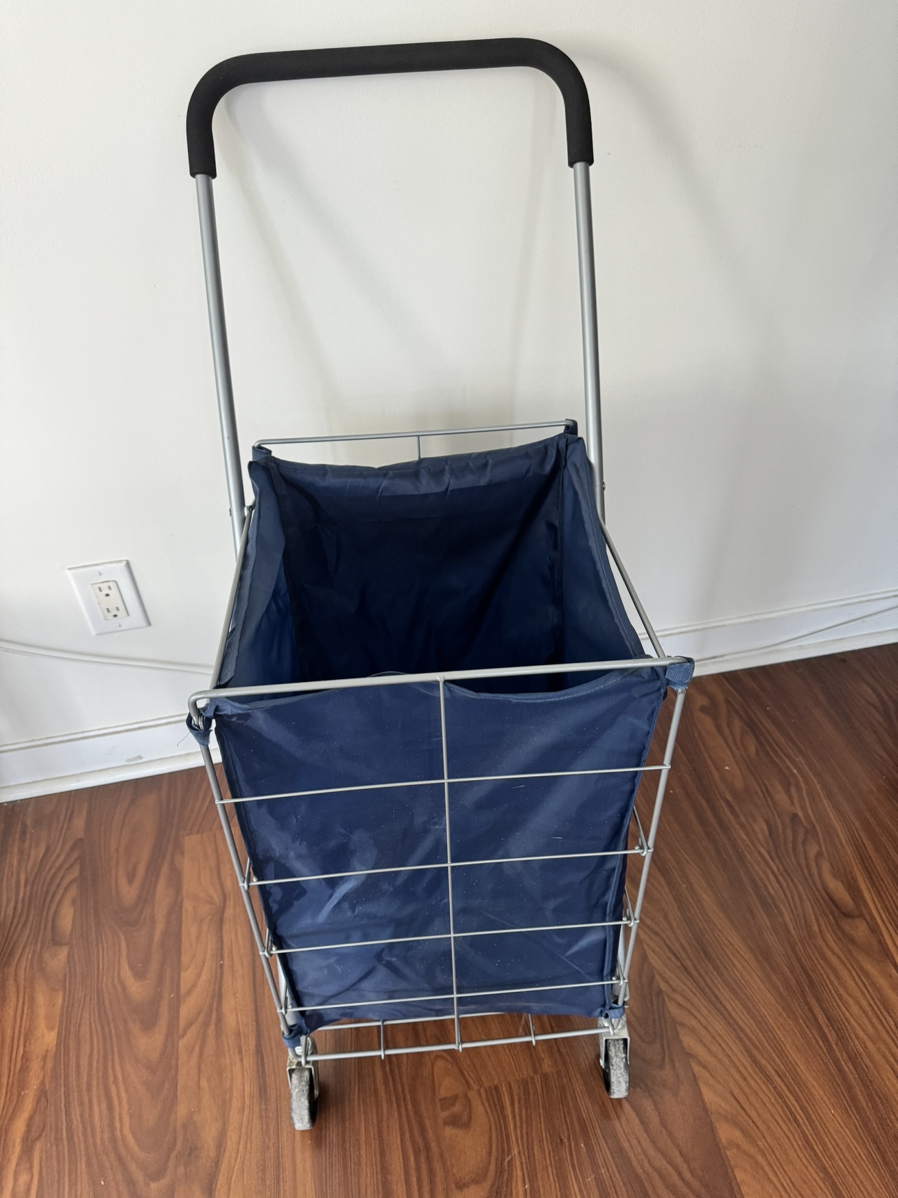 Trolley cart for laundry/shopping thumbnail