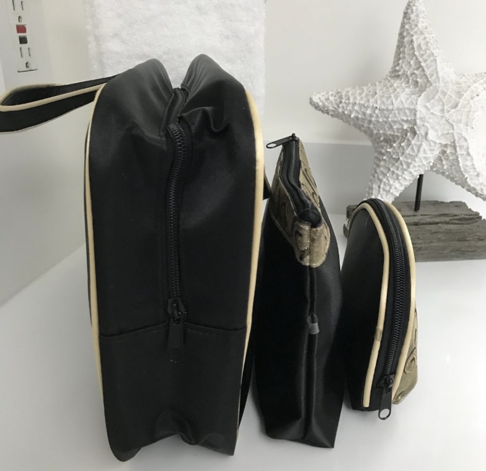 NEW - 3 piece Cosmetic Set image indicator(2)