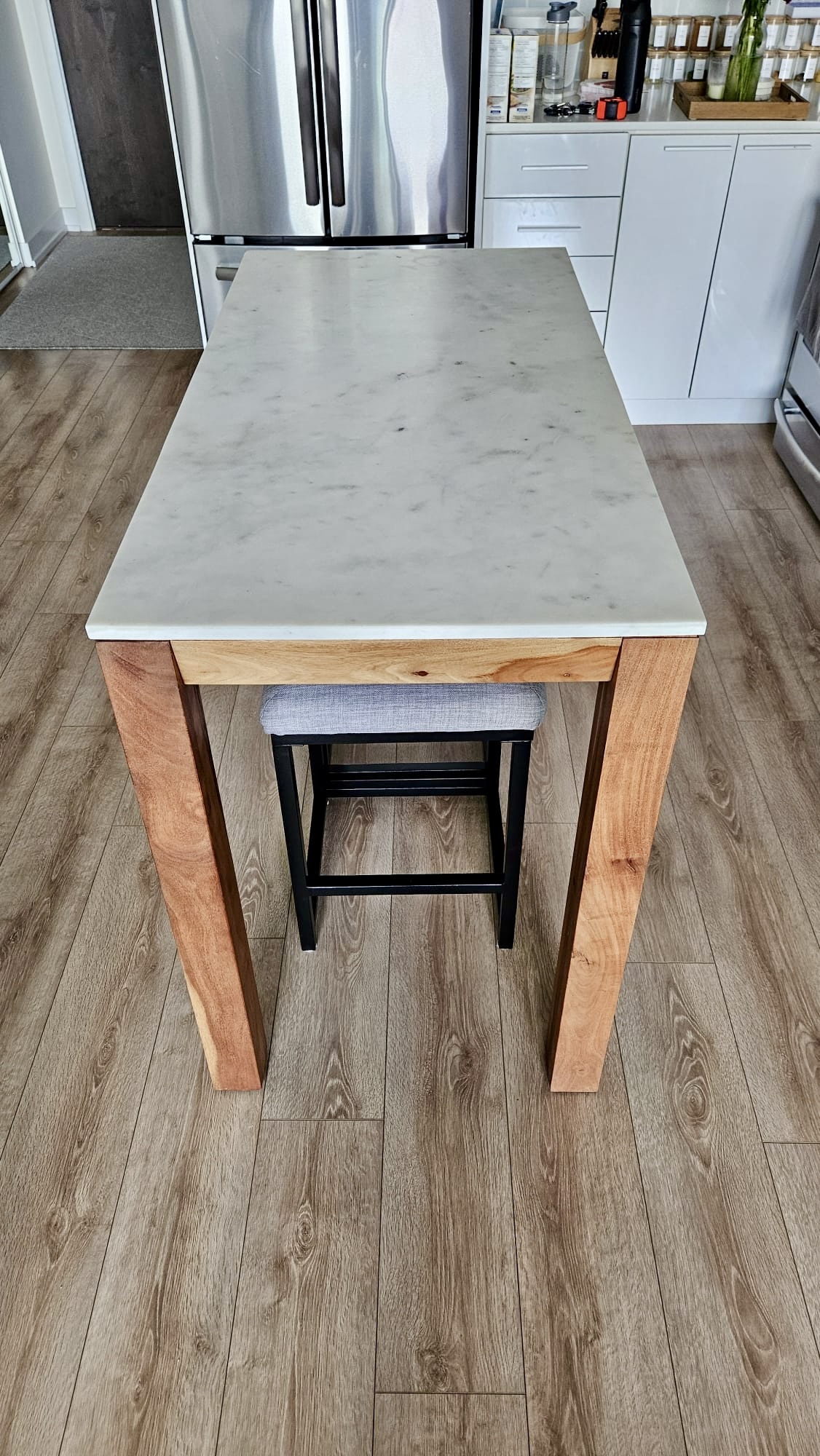 Crate and Barrel Marble Top Bar Height Table with 2 Stools - photo 5