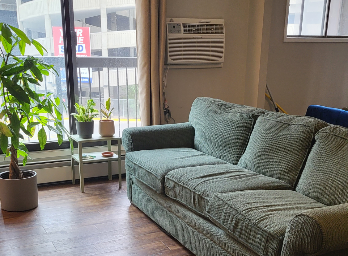 Comfy 3-seater green sofa 84"