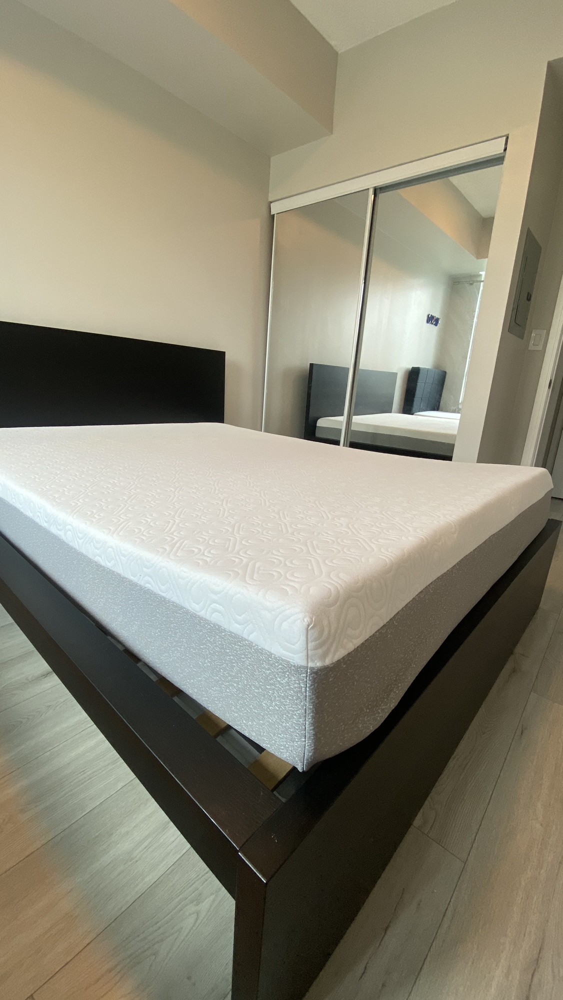 Sleep Country Bloom Mist Mat, 10-inch Queen Size Mattress