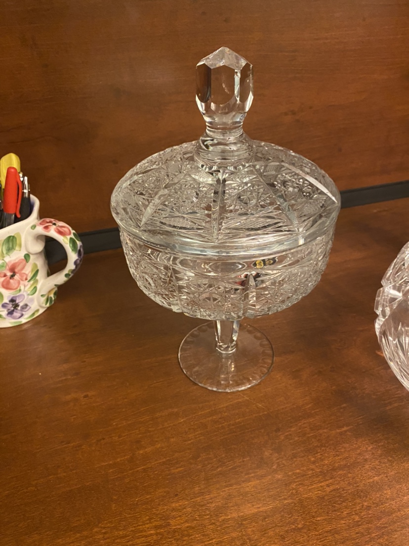 Vintage Crystal bowl & candy dish with lid image indicator(3)