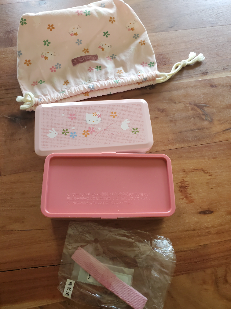 hello kitty bento box thumbnail