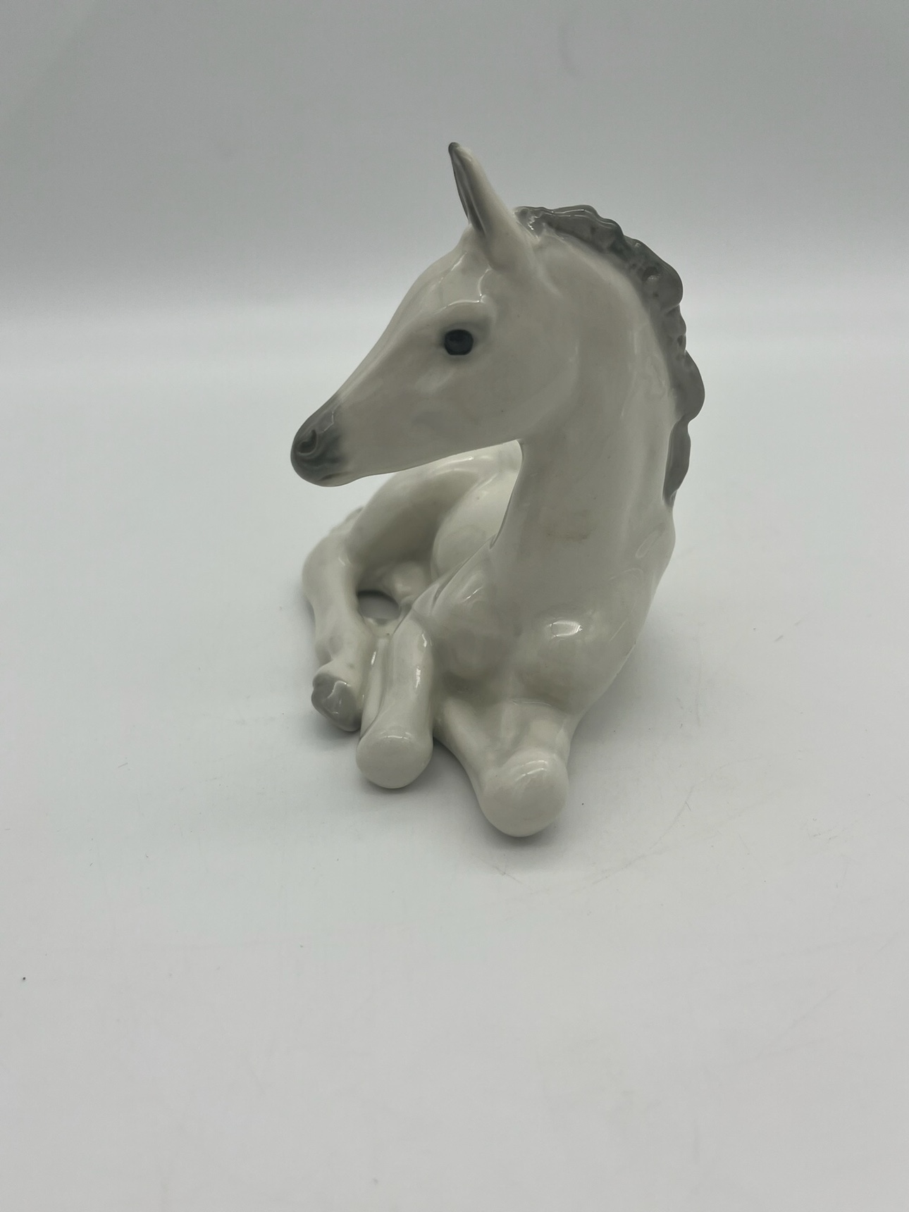 Vintage 1980’s numbered porcelain White/Grey Foal/Colt Horse - photo 2