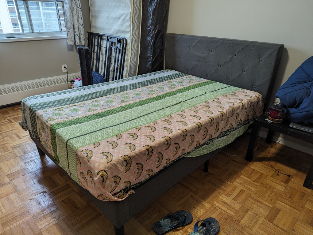 Zinus upholstered bed frame : Full Size