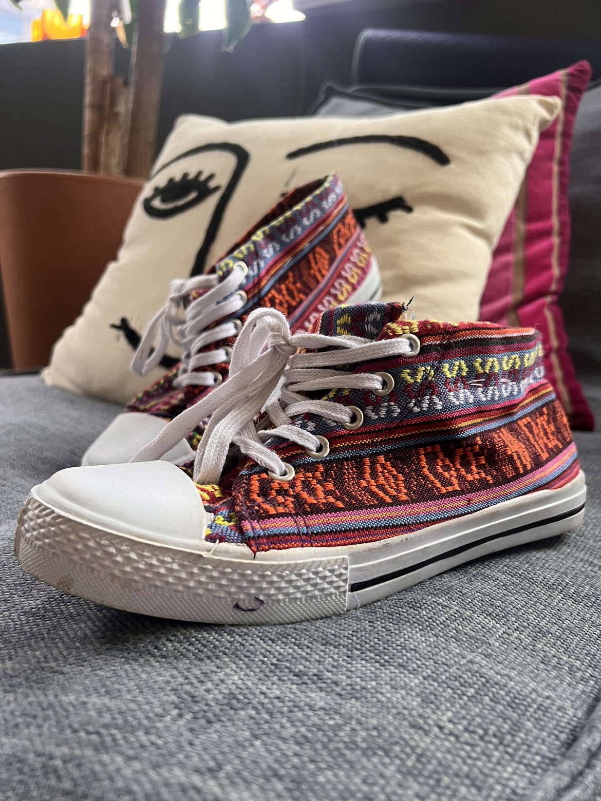 Size 8 streetwear sneakers