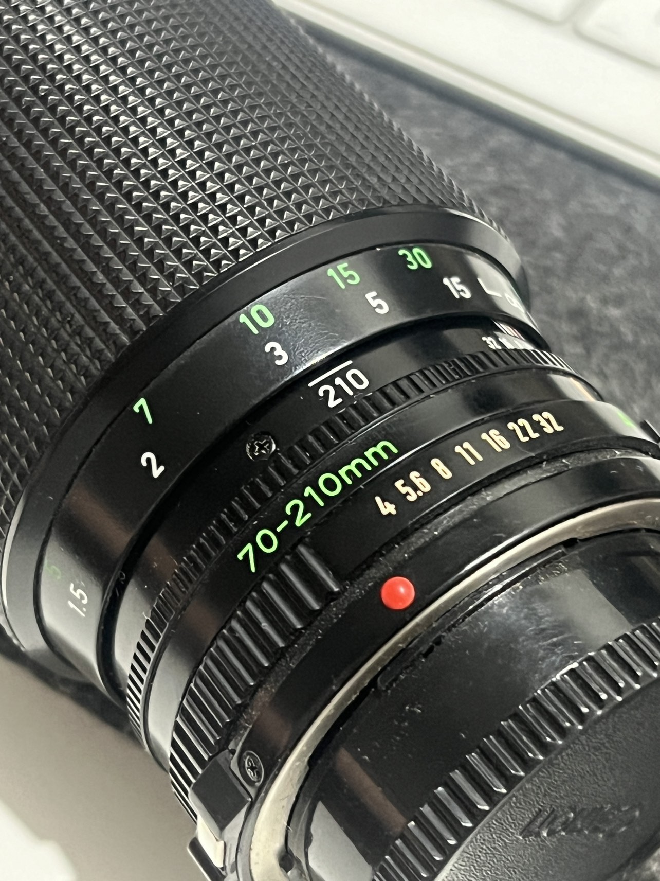 Canon EF 70-210mm lens - photo 5