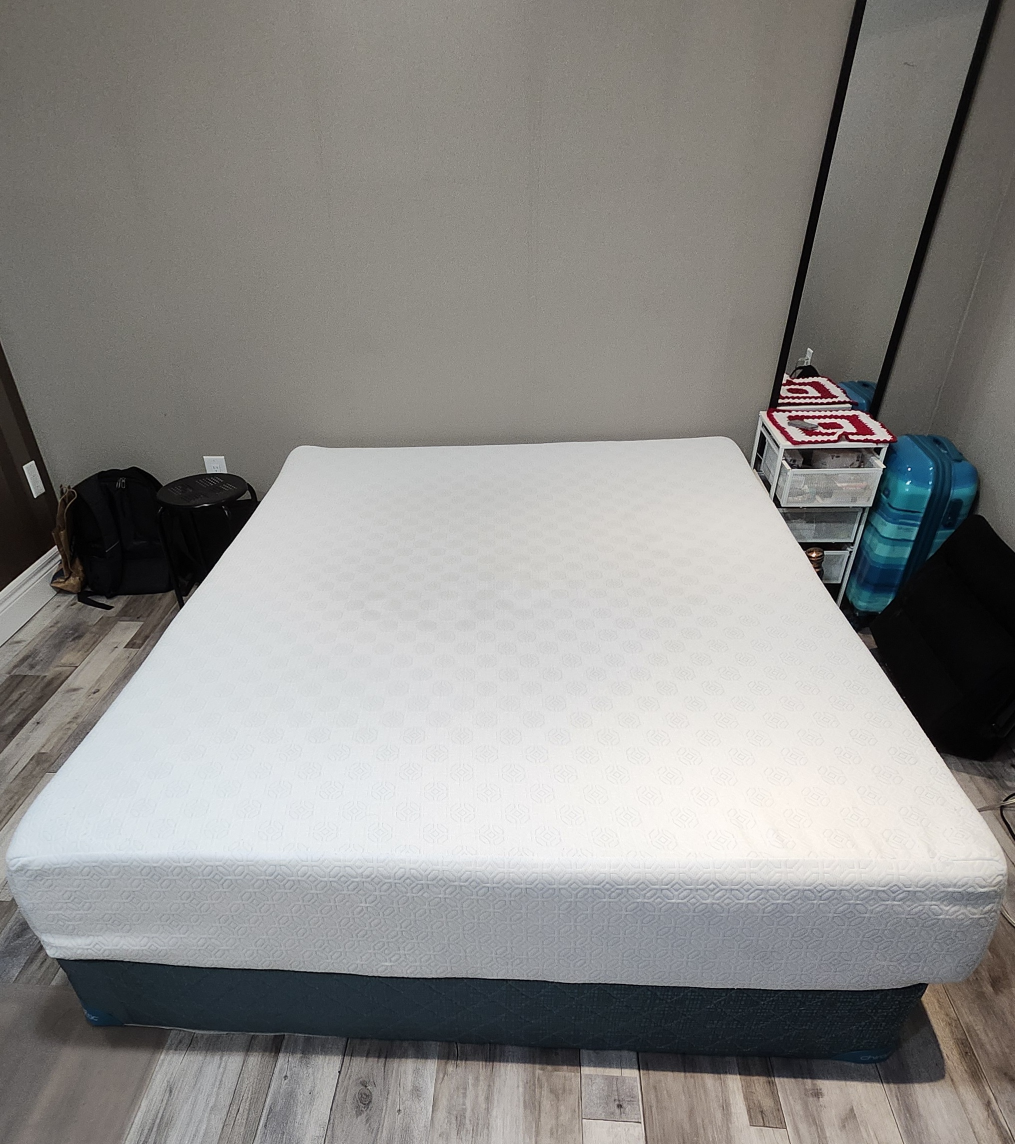 Bed and mattress - photo 2