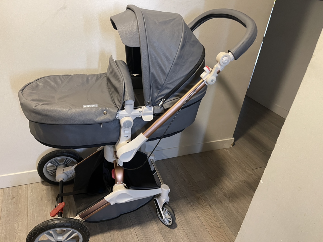Baby stroller 2 in 1- hot mom baby stroller. Very good condition - photo 2