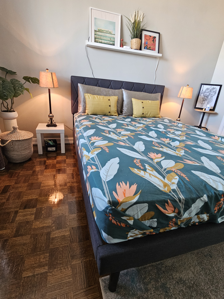 Queen-Sized Bed image indicator(3)