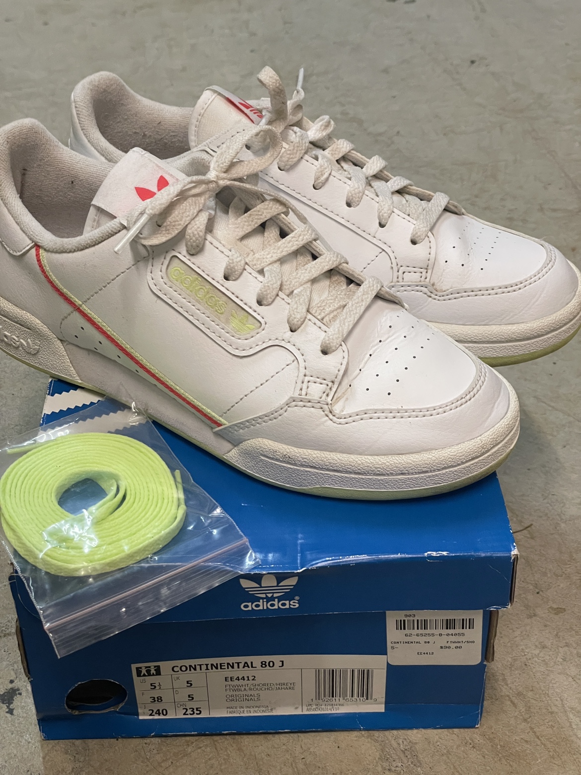 Nike Adidas Shoes image indicator(3)