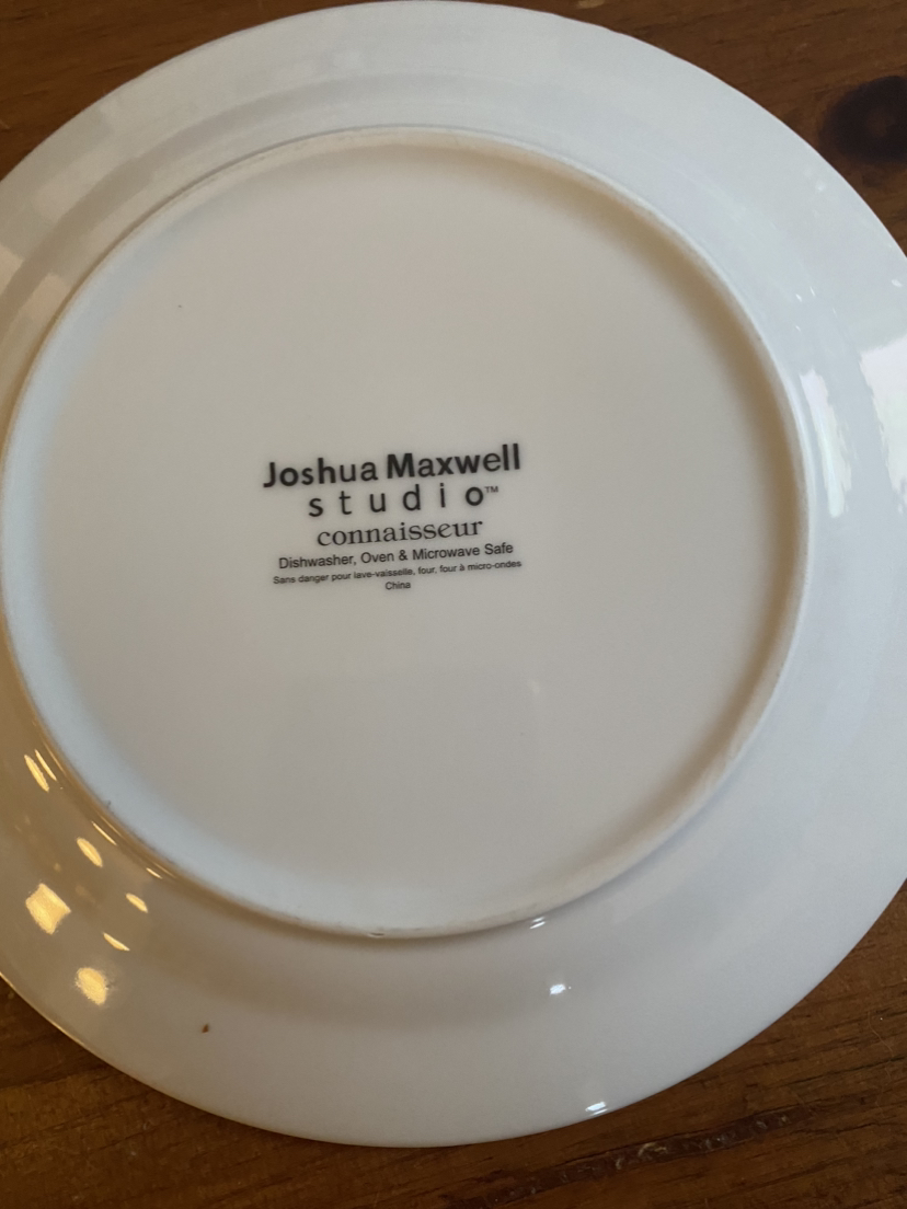 Cocktail party plates, set of 6. Like new image indicator(8)
