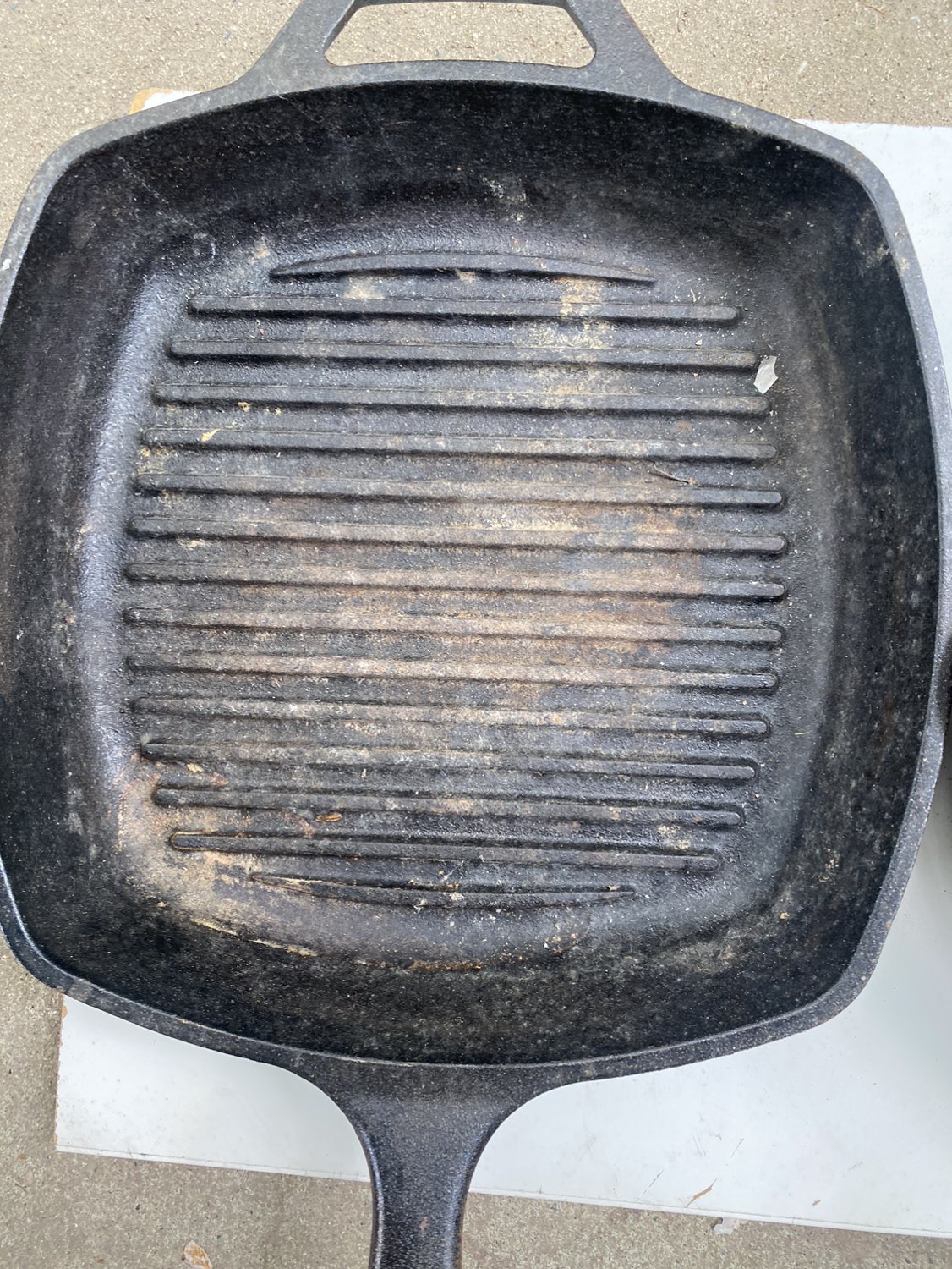 Lot 5 LODGE square and round skillets - photo 3