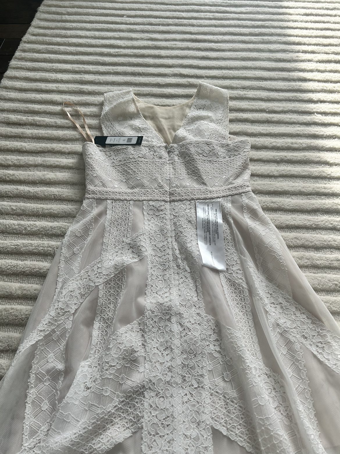 Bcbg Maxazria Andi lace dress . Size 6 .new - photo 3