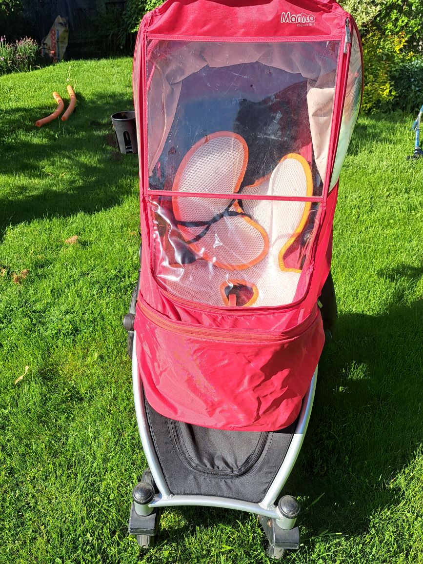 Britax B Ready with cool seat, winter cover & Guzzie Gus