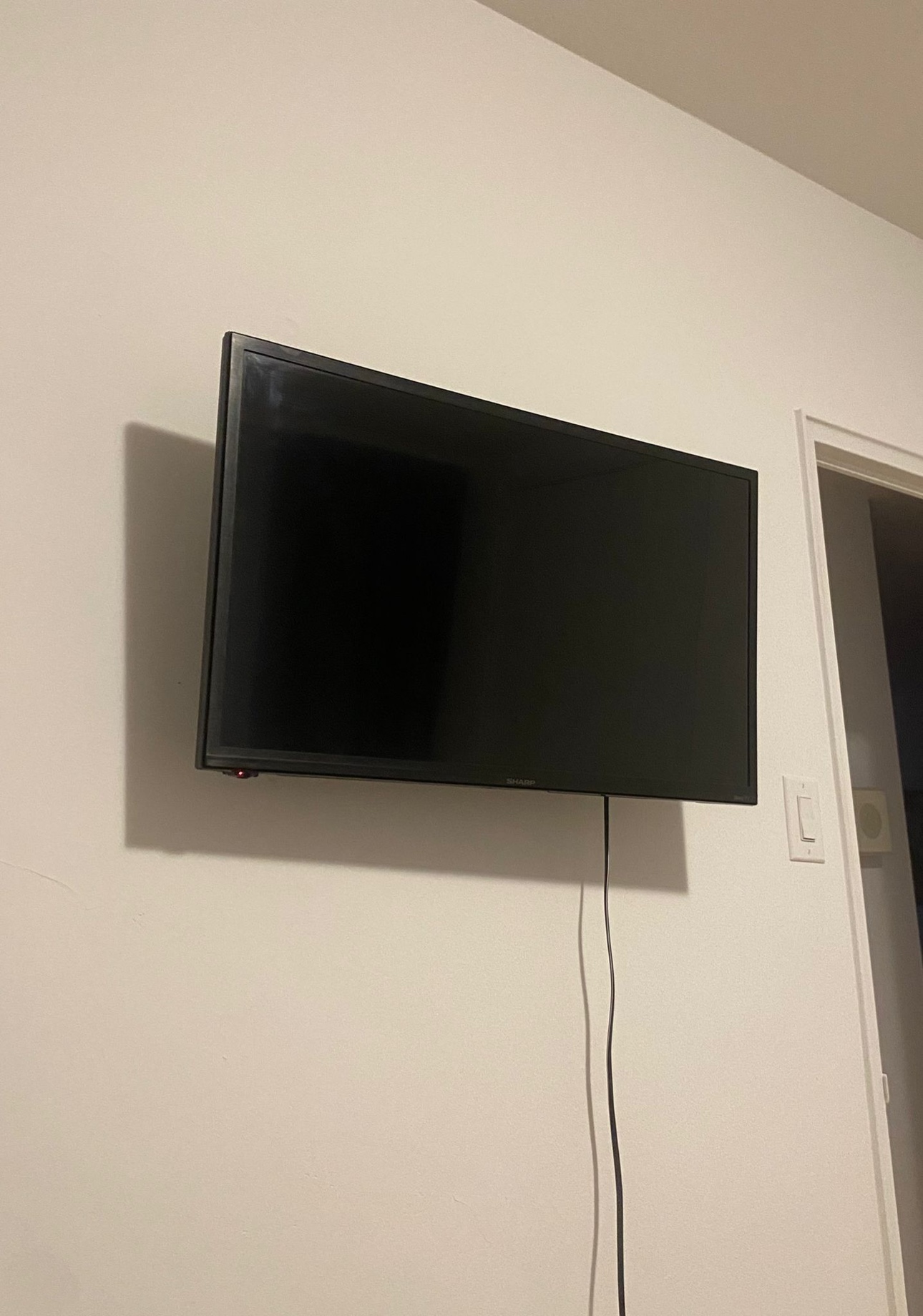 32in Sharp LCD Smart TV with Roku TV  + Wall mount