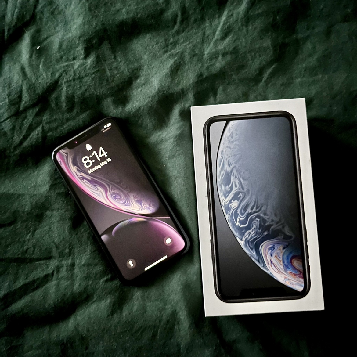 64 G iPhone XR thumbnail