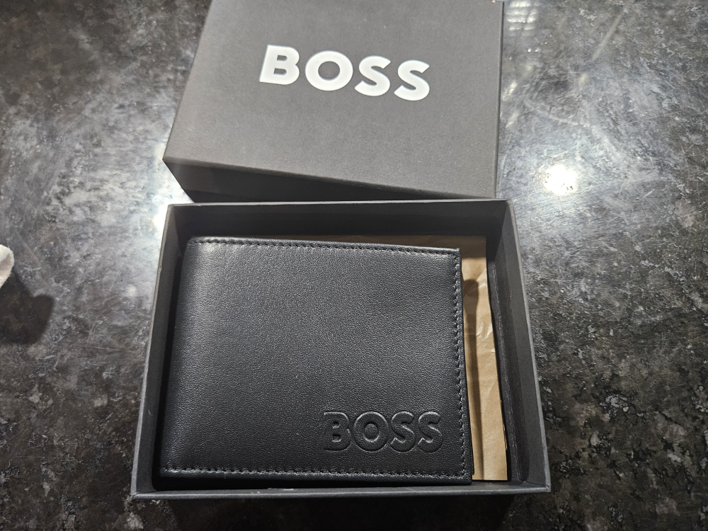 hugo boss wallet thumbnail