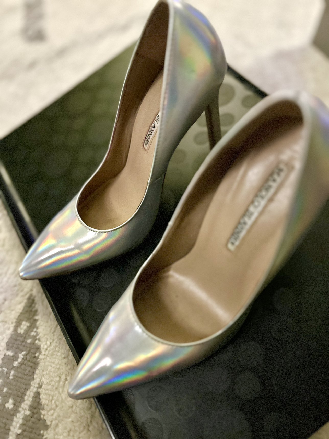 Manolo Blahnik shoes image indicator(2)