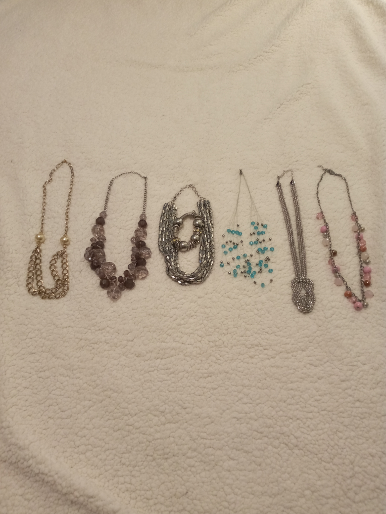 Women's necklaces thumbnail