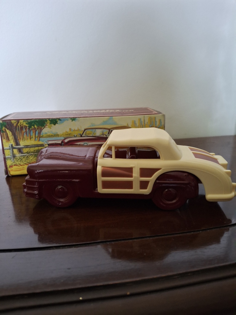 Vintage Avon ‘48 Town and Country cologne bottle image indicator(2)