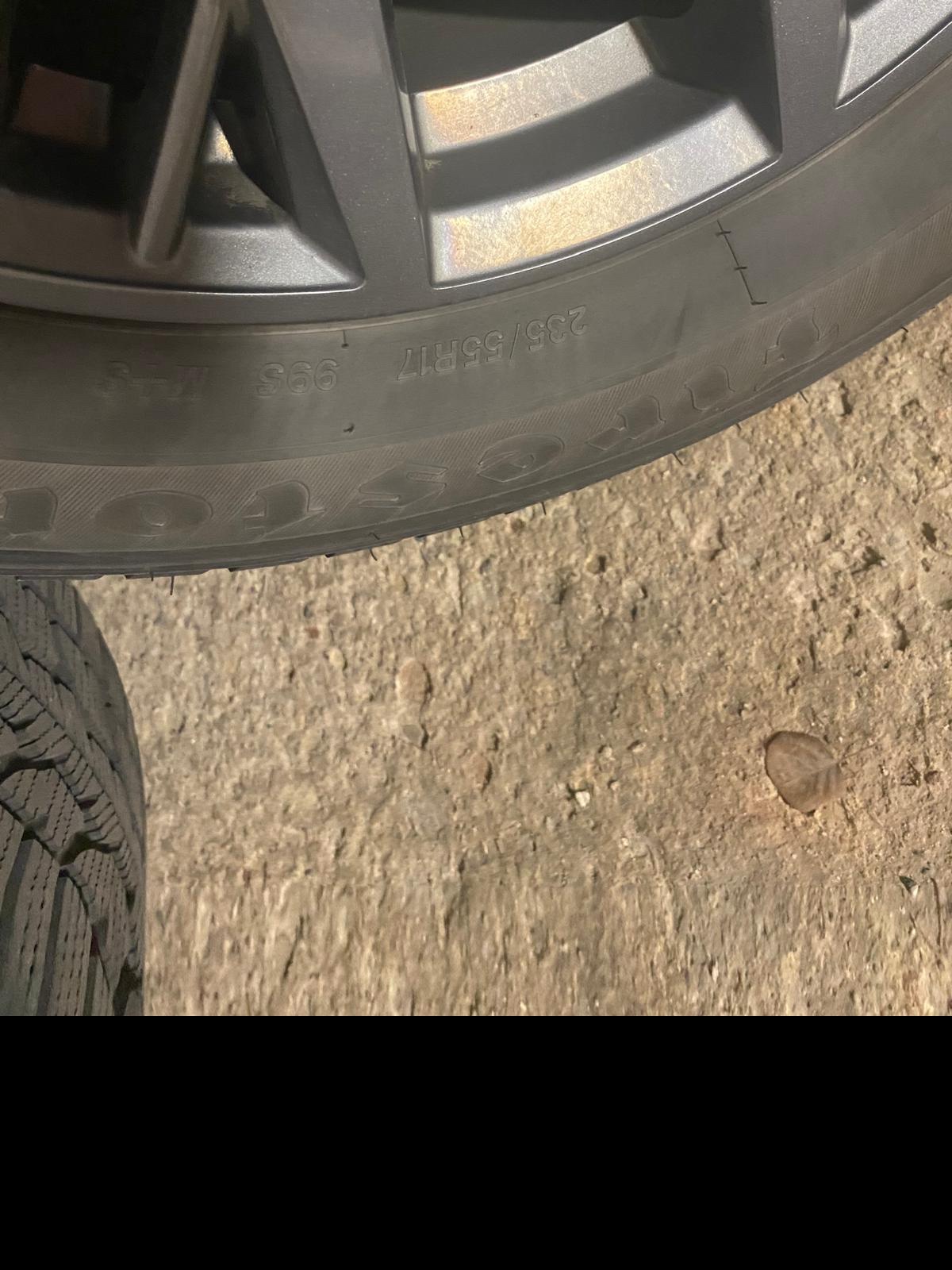 Winter tires 235 55R17 with rims (rims with sensors) image indicator(3)