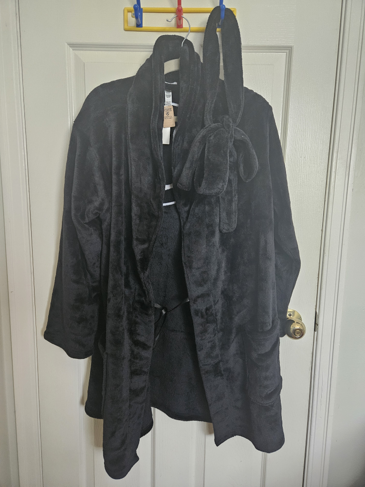 New with tags Pink Robe thumbnail
