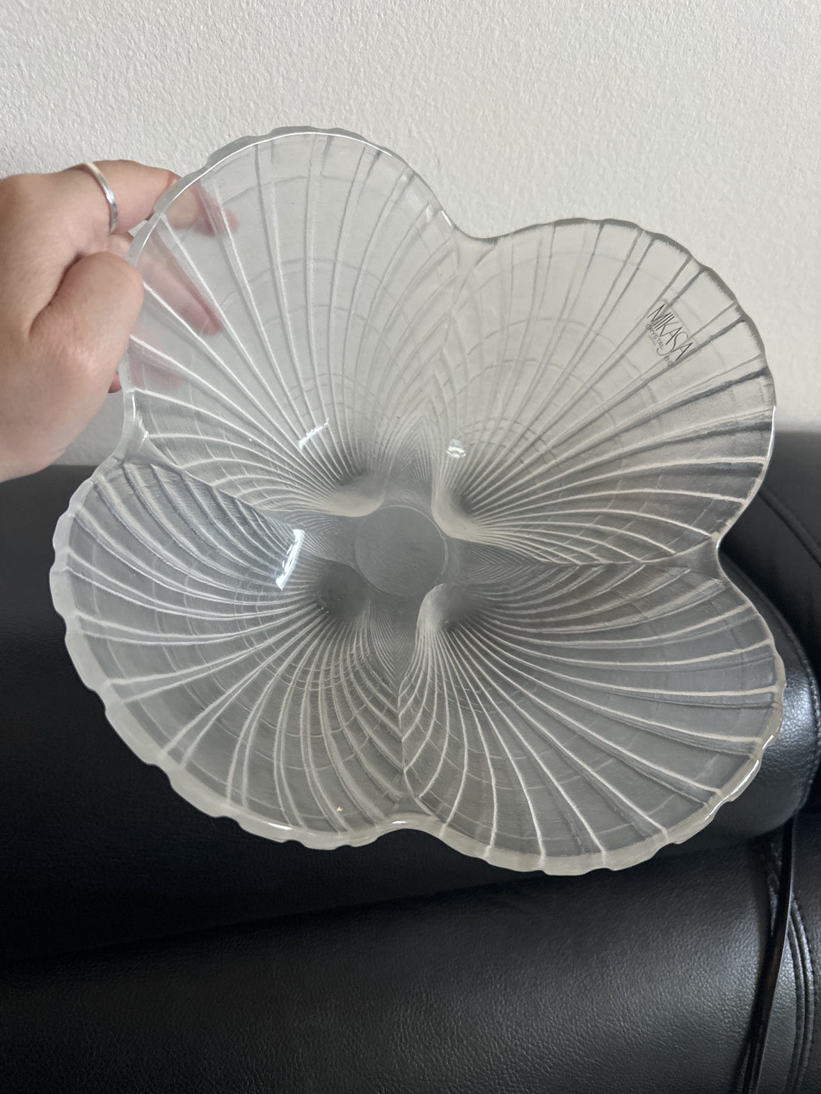 Vintage 1983 Mikasa Crystal Frosted Glass Seashell Serving Bowl image indicator(5)