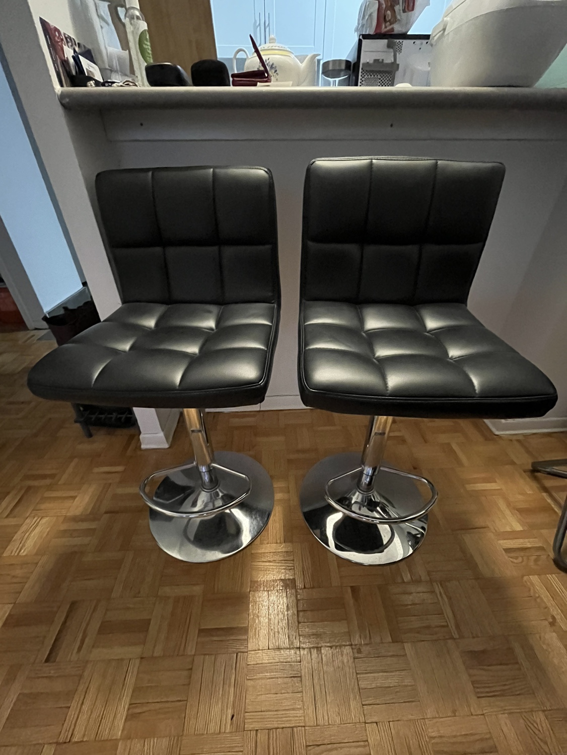 Set of 2 black bar stools