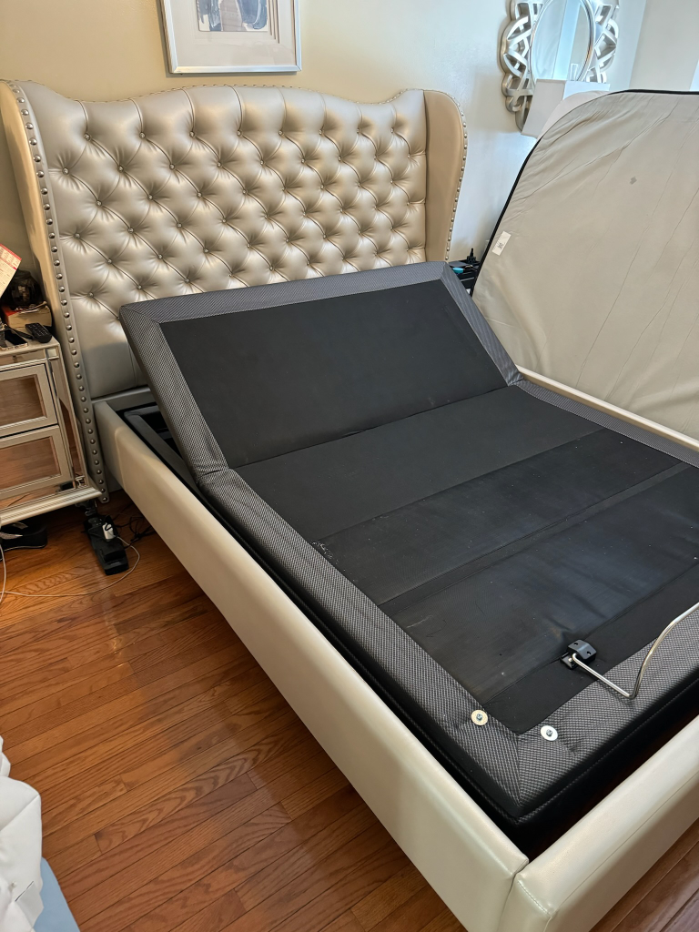 Raymour & Flanigan Bed Set with Beauty rest Smartmotion Base
