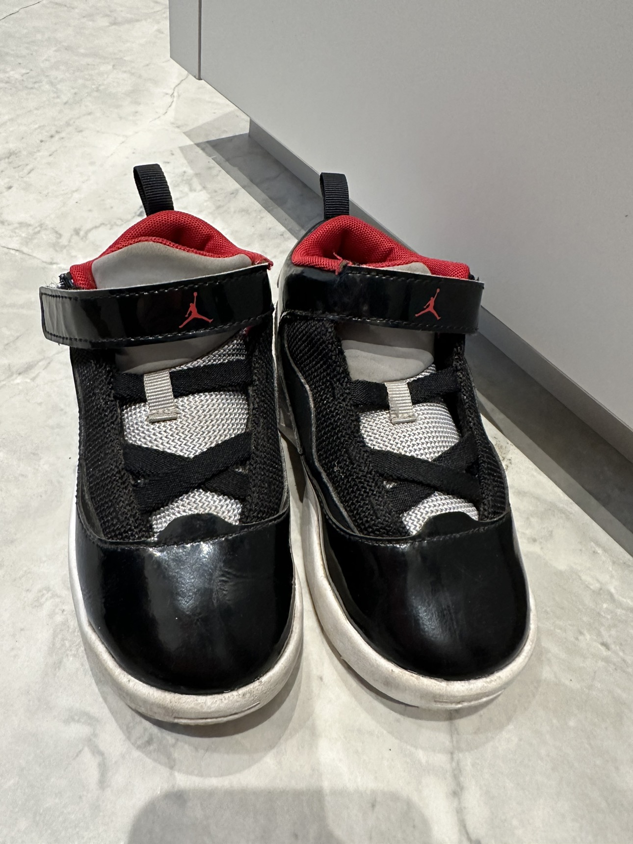 Kid Air Jordan Shoes size US 9 - photo 3