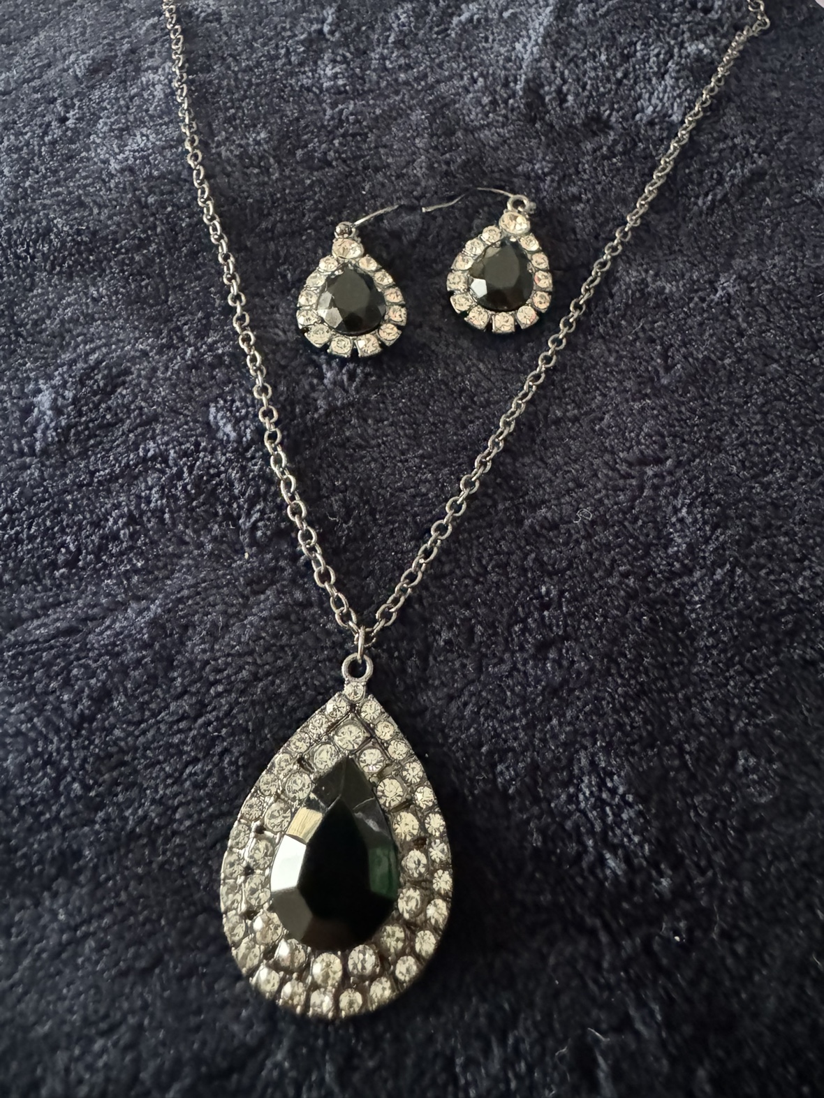 🥕 #ThriftyPicks New Beautiful Women’s Necklace and earring set image indicator(2)