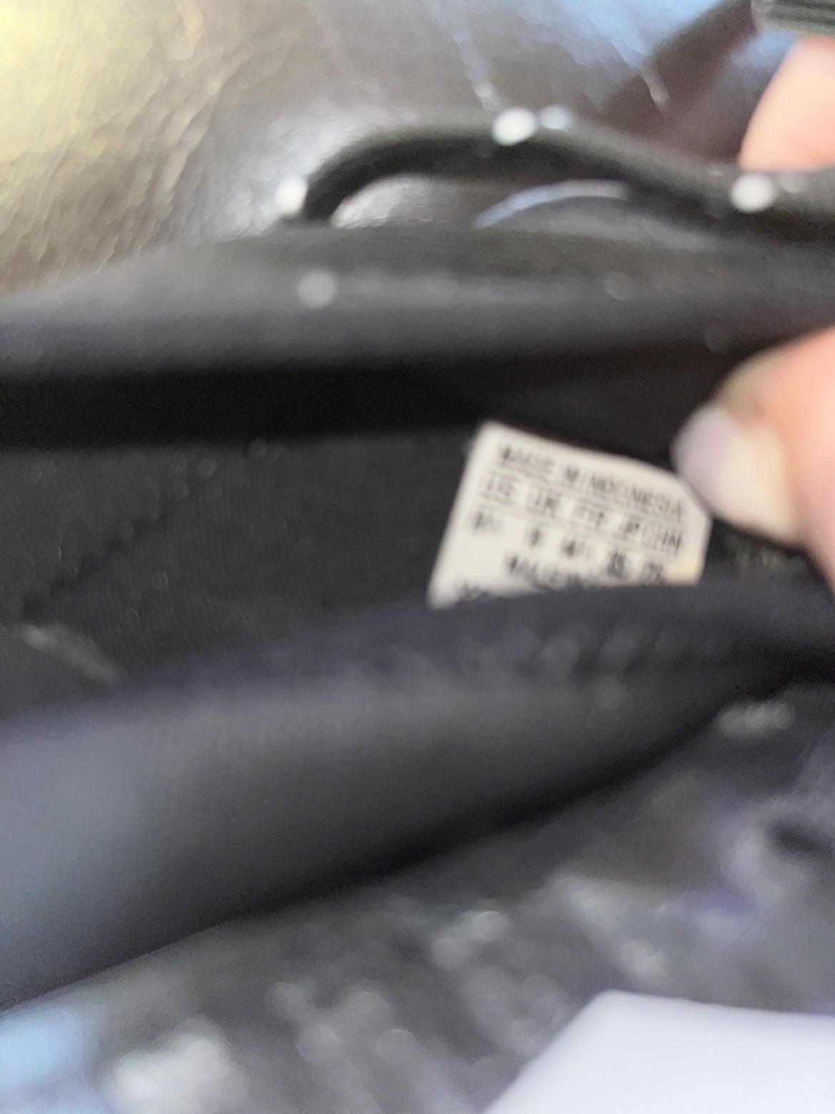 Men’s soccer shoes image indicator(3)