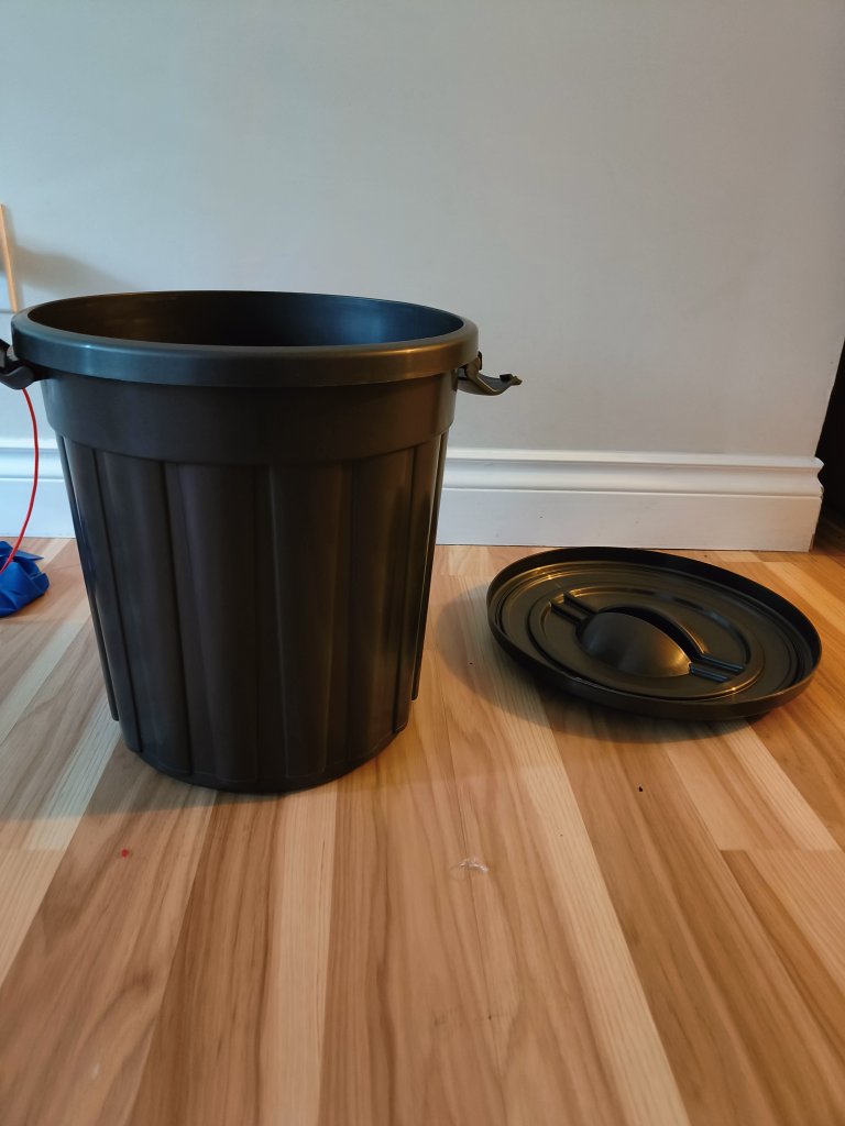 24L bin with lid