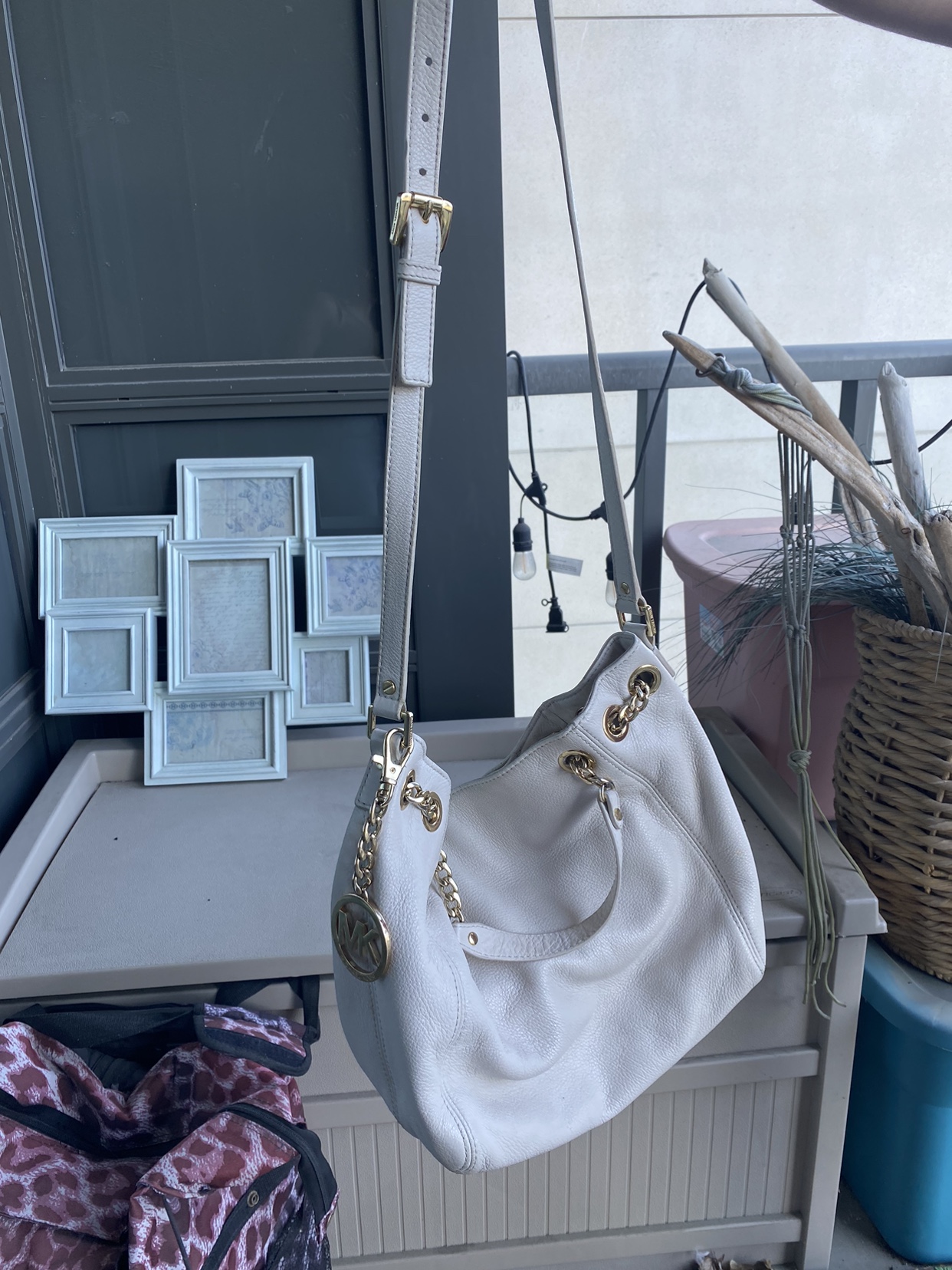 Michael Kors bag image indicator(2)