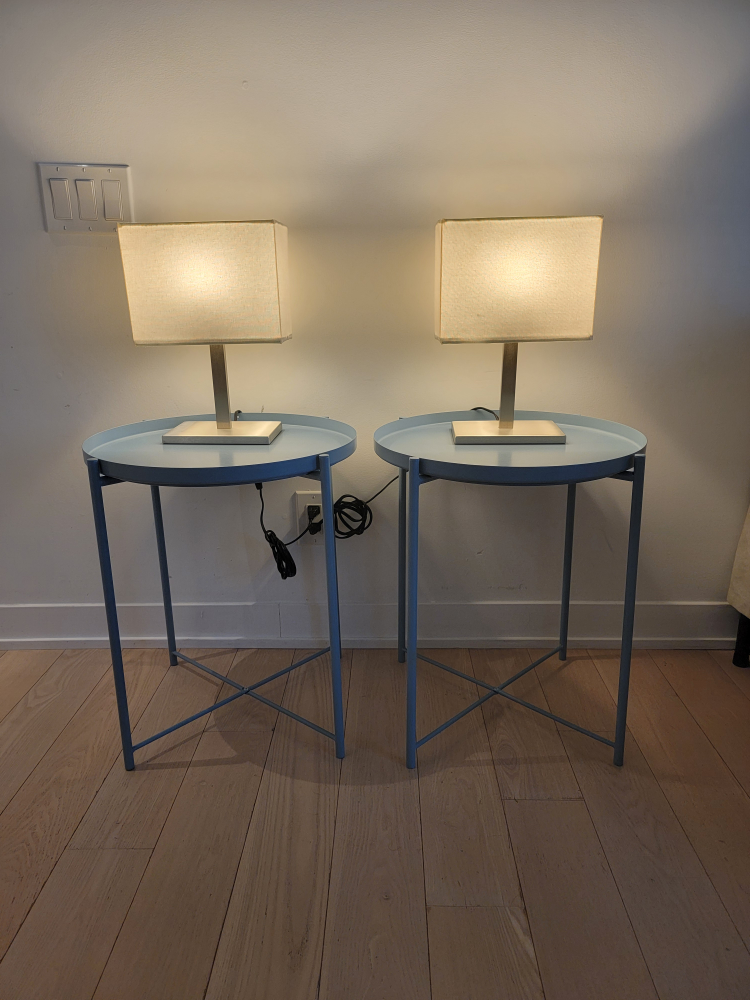 Nightstand + lamp set